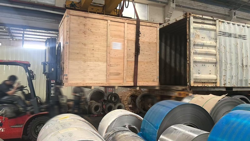Actualizare de livrare din fabrică: Încărcare cu stivuitor și livrare în siguranță